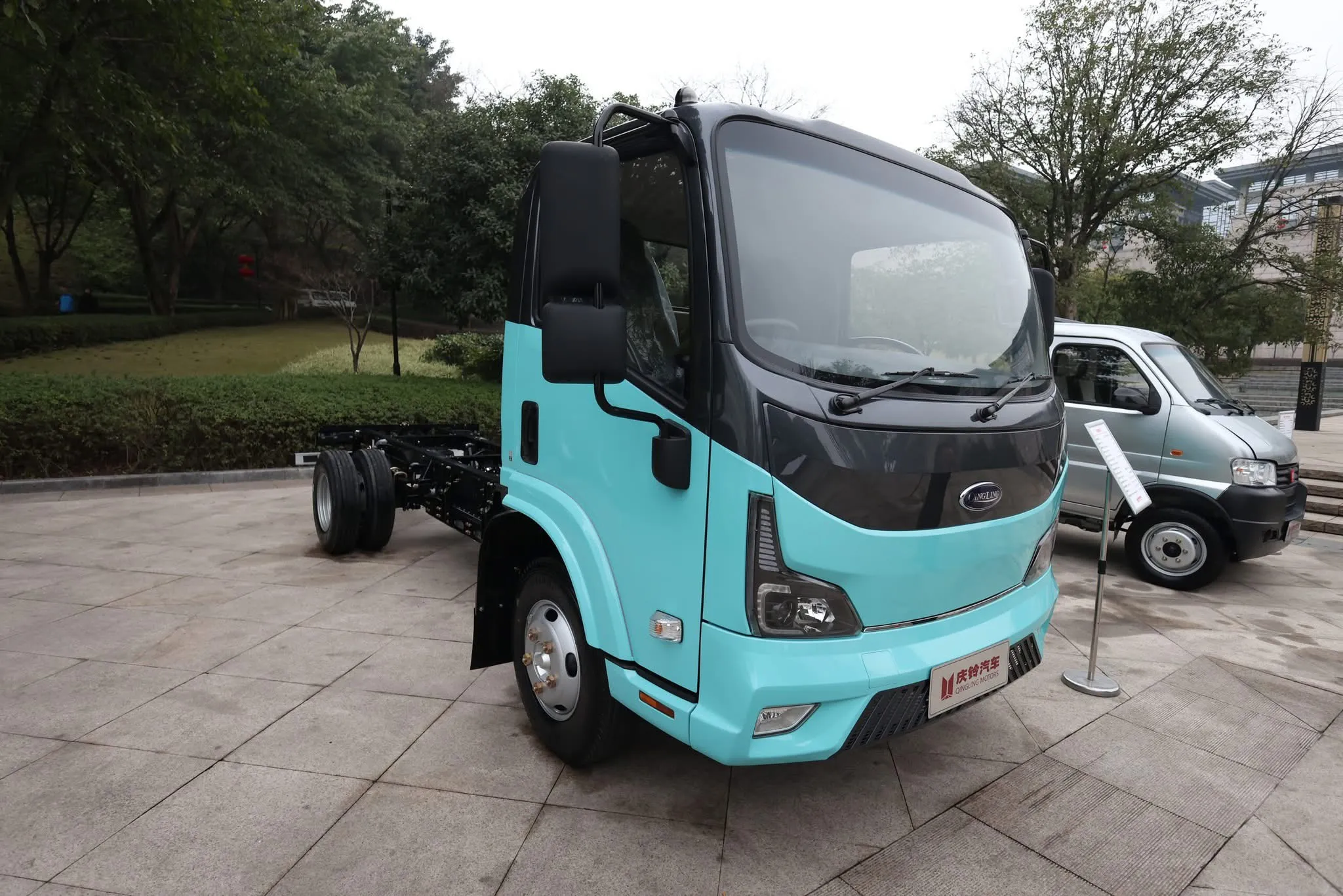 ISUZU Kommersiya Elektrik Yük Maşını